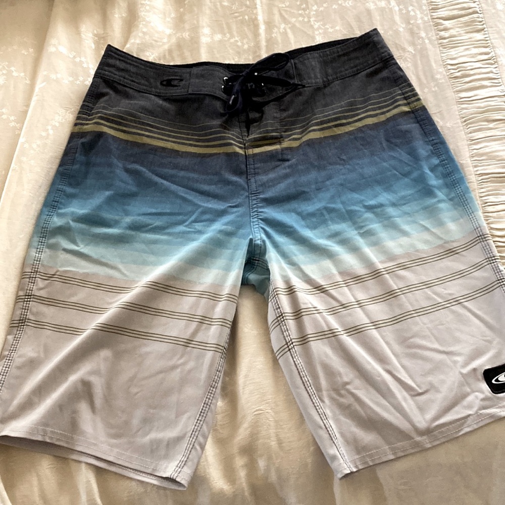 Mens O’Neil board short like new condition on trend style  Great fit and color